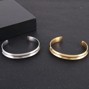 Bracciali di coppia minimalisti in acciaio inossidabile nelle finiture oro e argento