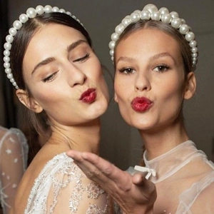 Elegant white faux pearl headbands for women featuring gradient sizes and classic round pearls