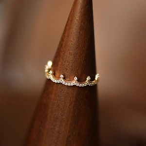 Luxurious S925 sterling silver crown ring plated in 18K gold with sparkling zircon stones