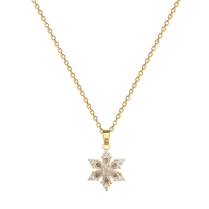Collana a fiocco di neve dorata di lusso con cristalli di zircone su sfondo bianco