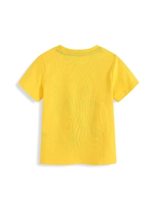 Vista posteriore di una t-shirt a maniche corte in cotone giallo vivace da bambino.