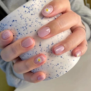 Press On Nails Artificial Fake Fingernails Glossy Light Purple White Daisy Floral Pattern Short Round Shape DIY Manicure Elegant Minimalist For Women
