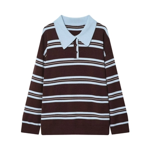 Klassischer gestreifter Langarm-Polo-Pullover mit brauner Basis und hellblauem Kragen