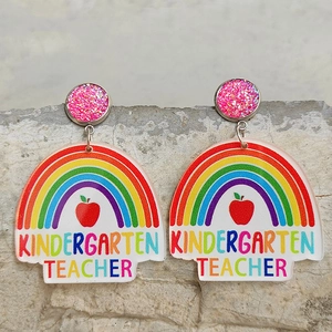 Orecchini da maestra d'asilo in acrilico con arcobaleno e mela rossa