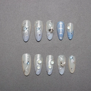 Faux ongles 3D nœud papillon en dégradé bleu avec strass et perles élégantes