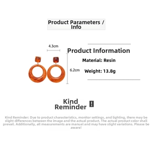 Détail des boucles d'oreilles rétro en résine géométrique avec dimensions précises