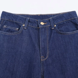 Pantalon en jean bleu foncé à la mode avec boutons en laiton et rivets renforcés