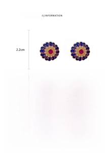 Detail view of vintage flower earrings with 925 silver needle and dimensions 2.2x2.2cm