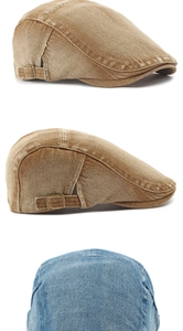 Détail latéral d'un béret en denim délavé avec boucles métalliques et surpiqûres