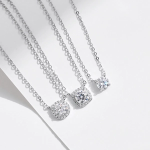 Trois colliers en argent sterling 925 avec pendentifs en moissanite ronds, carrés et classiques