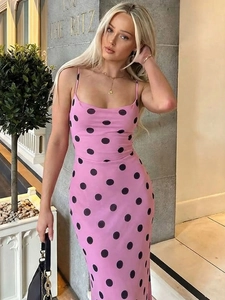 Robe midi rose à pois noirs élégante avec fines bretelles et design dos nu sexy