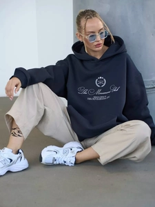 Oversized black hoodie with crown letter print, paired with cargo pants and sneakers