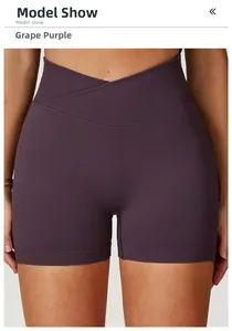 Detail der High Waist Yoga Shorts in Traubenviolett mit gekreuztem Taillenbund