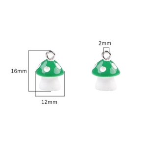 Pendentifs champignons verts en résine avec boucles argentées et mesures 16x12 mm