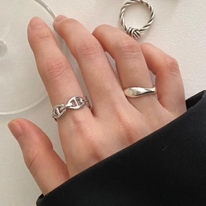 Minimalist 925 sterling silver ring set featuring knot and chain designs on hand
