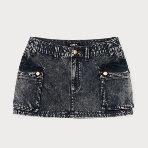 Mini-jupe en jean délavée neige avec poches cargo et taille haute en gris foncé chic