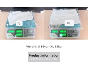 Detaillierte Waagenansicht der Gewichte von S und XL Größen für das Fransen-Top