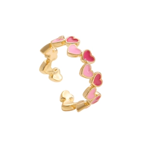 Detailansicht goldener offener Herzring mit rosa Farbverlauf-Emaille für Damen