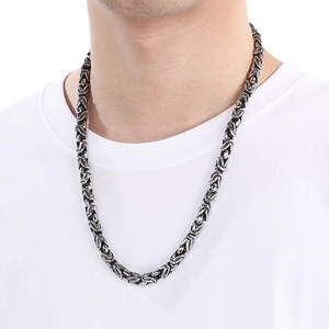 Men's 18k vacuum plated titanium steel Byzantine chain bracelet in a punk vintage style