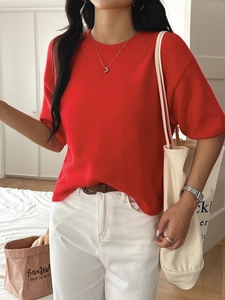 Women's chic red short-sleeved knit sweater with round neck for casual vacation style