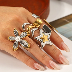 Five-piece stainless steel ring set with gold and silver flower and star designs