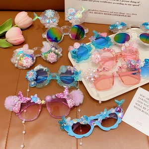 Kids Elsa princess sunglasses with pearls and snowflakes including UV protection and chain
