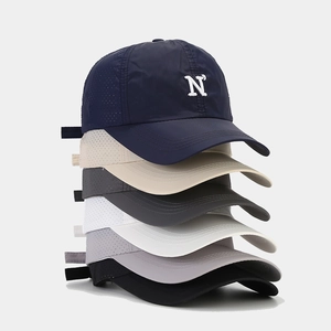 Cappellino da baseball traspirante in mesh con ricamo N in sei colori diversi