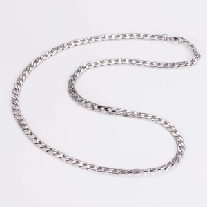 Detail shot of silver hip hop Cuban link necklace featuring flat edge links and curved plate