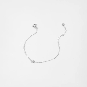 Detail of S925 sterling silver four-leaf clover bracelet showing the hallmark on the extension