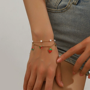 Bracelet double rang doré avec perles blanches et pendentifs fruits en émail coloré