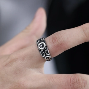 Retro sunflower engraved stainless steel ring for women in vintage silver finish
