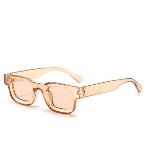 Retro-Sonnenbrille mit quadratischem Rahmen in bernsteinfarbenem Orange und getönten Gläsern