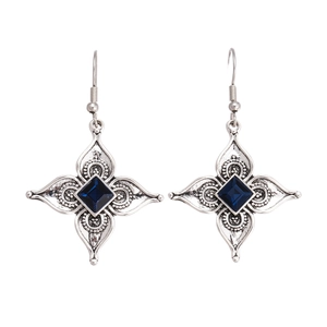Orecchini a fiore in argento vintage con zaffiro blu quadrato e gancio a pesce