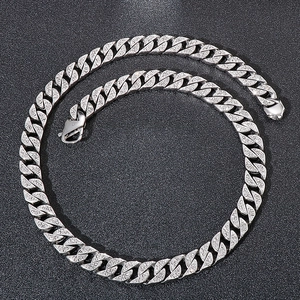 Collier chaîne cubaine argentée en acier inoxydable avec strass style hip hop