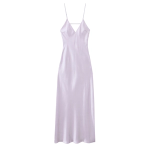 Robe longue en satin de ramie lavande avec col en V et bretelles spaghetti fines