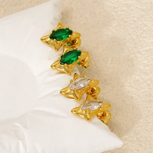 Boucles d'oreilles vintage en acier avec zircon vert émeraude et serti d'étoiles dorées