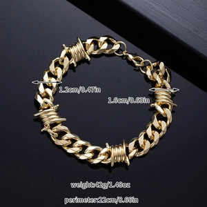 Detail of gold thorn Cuban chain bracelet with dimensions 1.2cm width and 22cm length