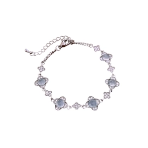 Bracciale a quadrifoglio in argento con motivi azzurri e cristalli scintillanti