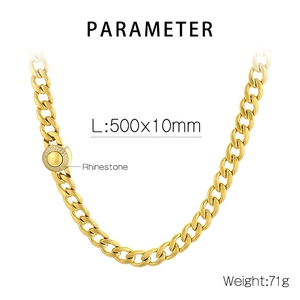 Détail de la chaîne NK dorée de 10mm avec boucle en strass et dimensions du produit