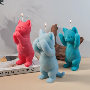 Lot de trois bougies chats mignons avec texture de pelage fine en tons rose et bleu