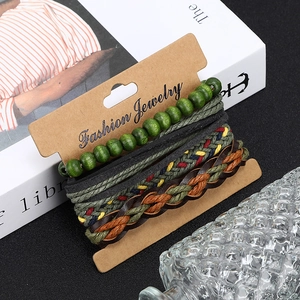 Ensemble de bracelets en cuir tressé multicouches rétro avec perles en bois sur carte