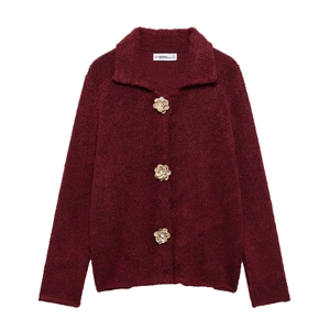 Cardigan en maille bordeaux pour femme avec boutons fleurs dorés et col à revers