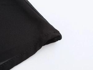 Détail de la couture d'ourlet roulé de qualité sur une robe longue élégante en mousseline