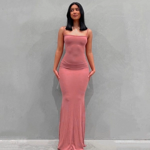 Sleeveless slim-fit maxi dress in dusty rose pink with soft knitted fabric for women