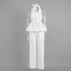 Détail de l'ensemble haut dos nu à pois et pantalon large fluide pour femmes