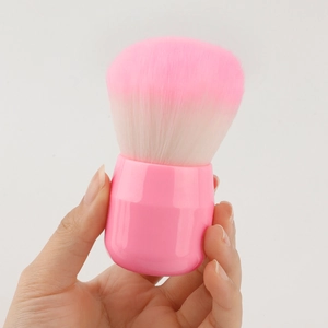 Detail of soft pink gradient bristles and ergonomic handle of this makeup brush