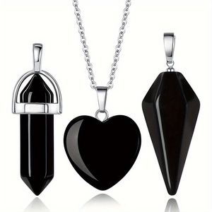Set aus poliertem schwarzem Obsidian mit Herz-, Sechskantsäulen- und Rautenanhänger