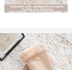 Dettaglio di guanti invernali beige con polsini in ecopelliccia rosa ed etichette moda