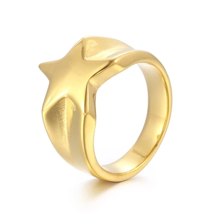 Polished 18K gold plated titanium steel ring with chunky irregular star shape design