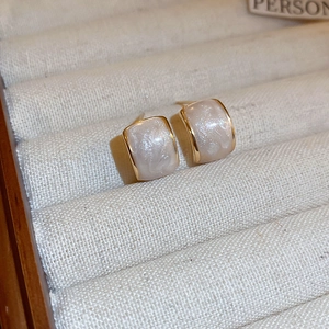Elegant French vintage style square pearl stud earrings with gold metal edges
